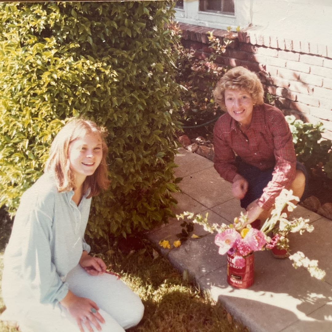 An older photo of Little Sister Lisa (left) and Big Sister Lois (right)